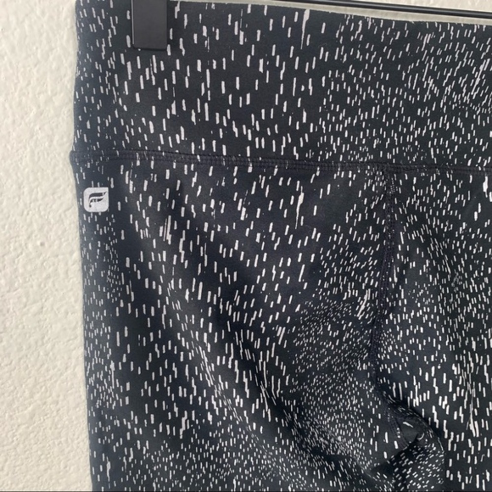 FABLETICS POWER HOLD MID RISE BLACK LEGGINGS - Picture 5 of 5